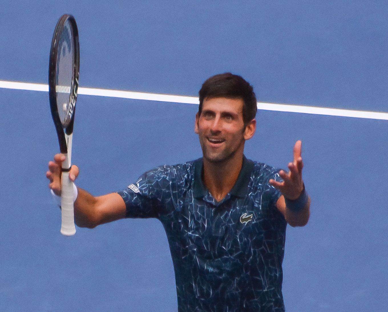 Djokovici, amendat după ce şi-a distrus racheta lovind-o de stâlpul fileului la finala de la Wimbledon